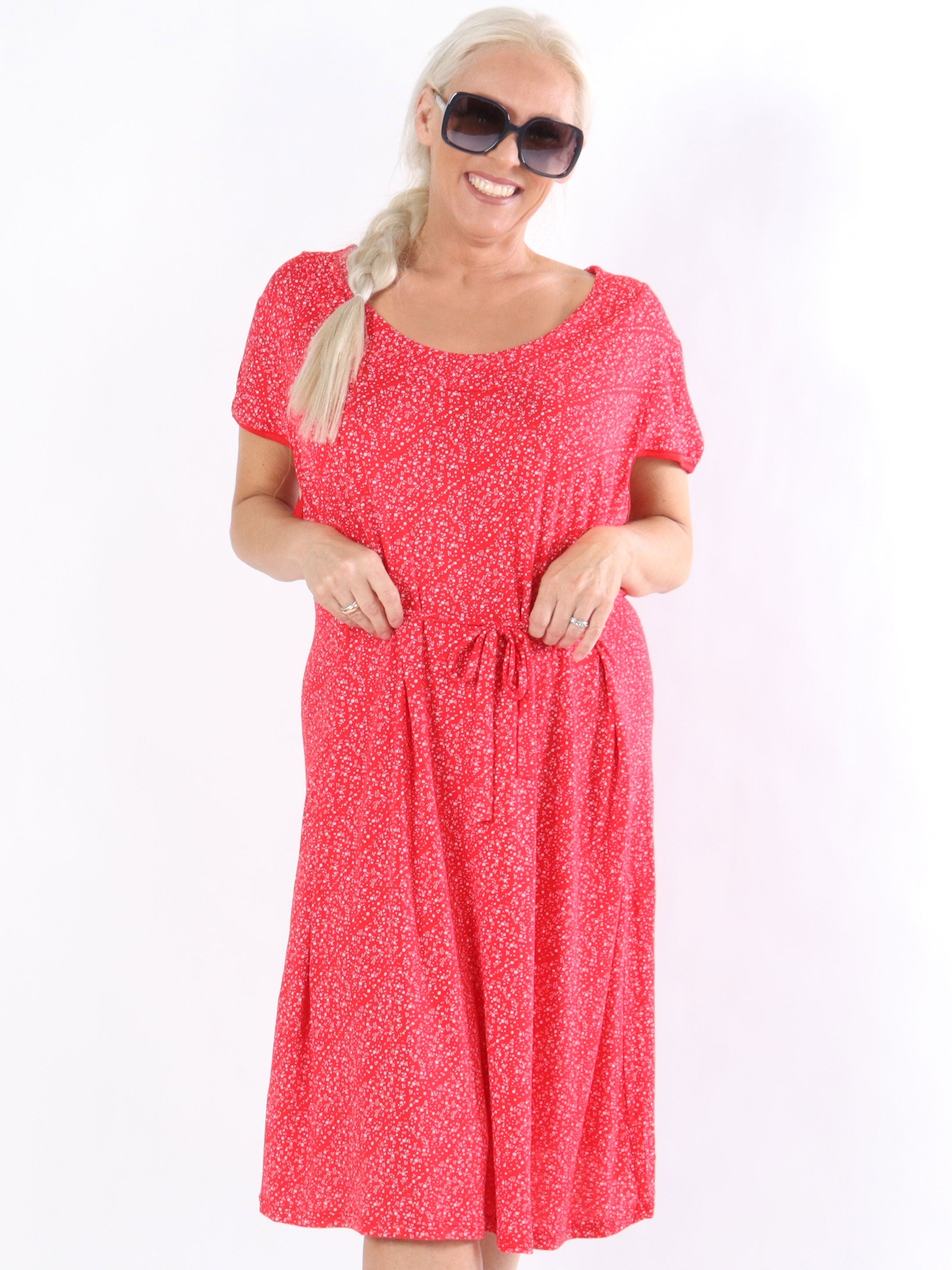 Natalia - Elastisk klänning med små vita prickar